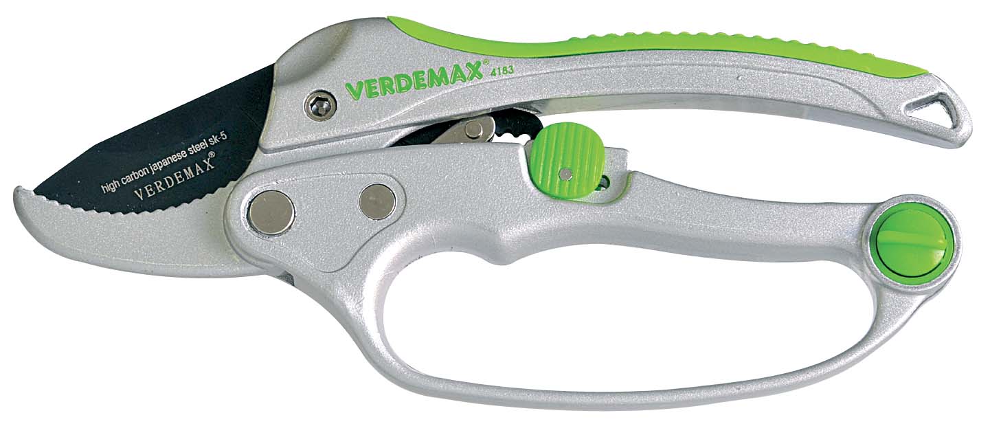 Verdemax Ultralight Aluminium Ratchet Shear featuring a sleek silver and green design. The shear includes a high carbon steel blade, ratchet mechanism for 30% energy saving, an ergonomic handle with soft grip, and a notched counter blade for precise cutting. The handle also has an integrated lubrication brush for smooth operation.