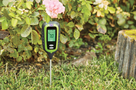 Image of the Verdemax 4 in 1 Gauge, featuring an LCD display and compact design. The gauge is shown displaying measurements for light intensity, pH levels, temperature, and humidity, providing comprehensive monitoring for indoor and outdoor gardens